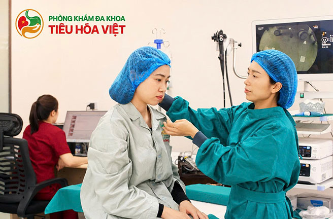 Đội ngũ bác sĩ Phòng khám Đa khoa Tiêu Hóa Việt thực hiện nội soi tiêu hóa