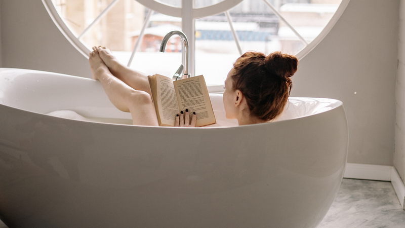 Ngâm hậu môn với nước ấm để giảm co thắt