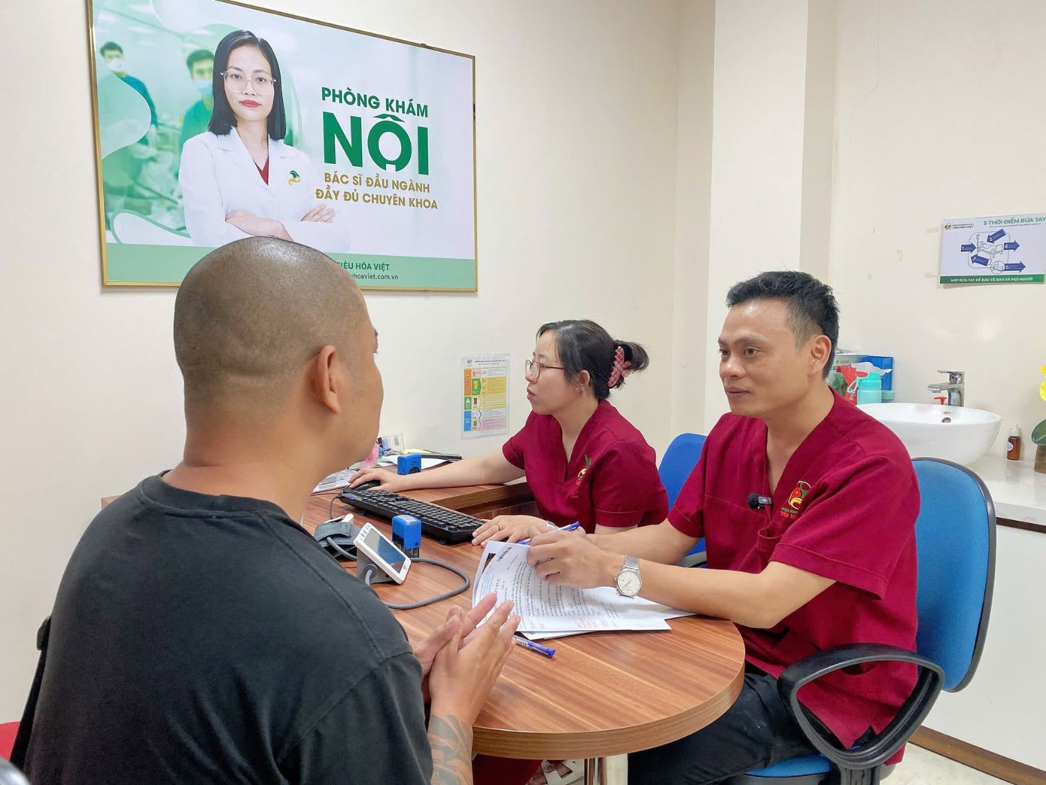 Bác sĩ sẽ thăm khám chỉ định người bệnh thực hiện các hạng mục cần tầm soát
