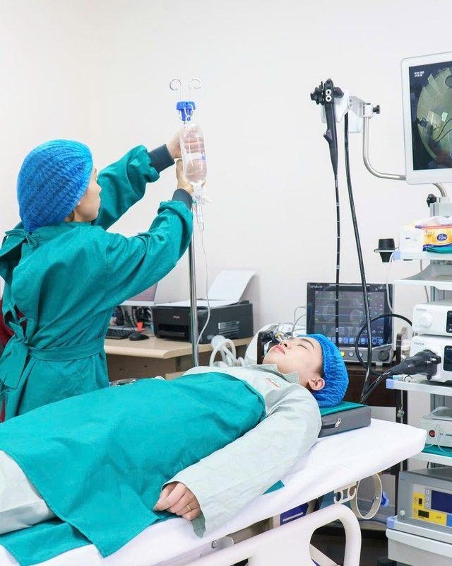 Bác sĩ chuyên khoa thực hiện nội soi tại Tiêu Hóa Việt