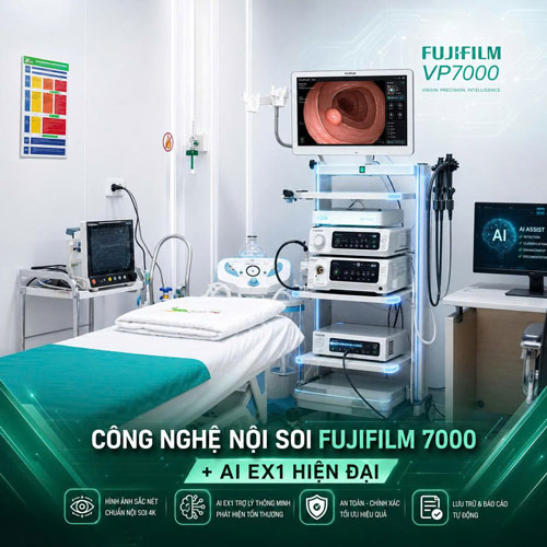 Bác sĩ với hệ thống nội soi Fujifilm Nhật Bản thế hệ mới