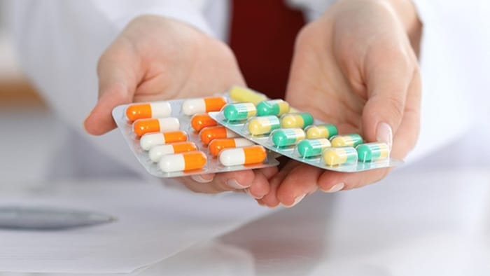 Có thể dùng thuốc kháng sinh để giảm đau khi bị nứt kẽ hậu môn