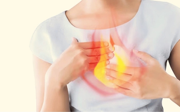 Ợ hơi, ợ chua là triệu chứng điển hình của người bị trào ngược