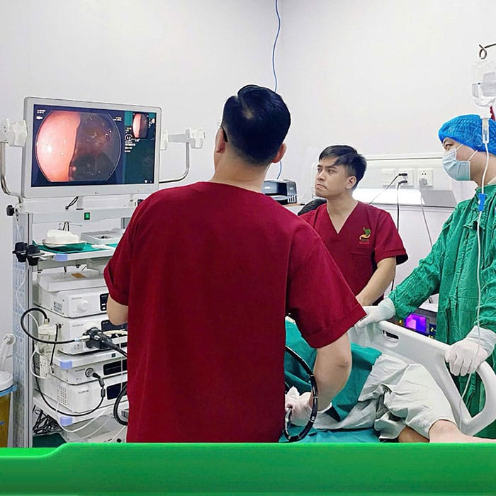 Nội soi dạ dày thực quản phát hiện tổn thương niêm mạc bất thường