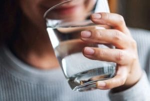 Tại sao nội soi phải uống nhiều nước? Uống nước đúng cách sau nội soi