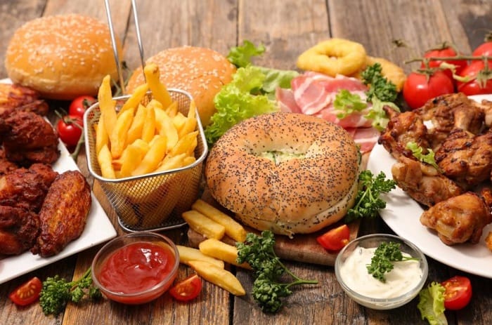 Người bệnh thường xuyên ăn uống đồ chiên rán, cay nóng