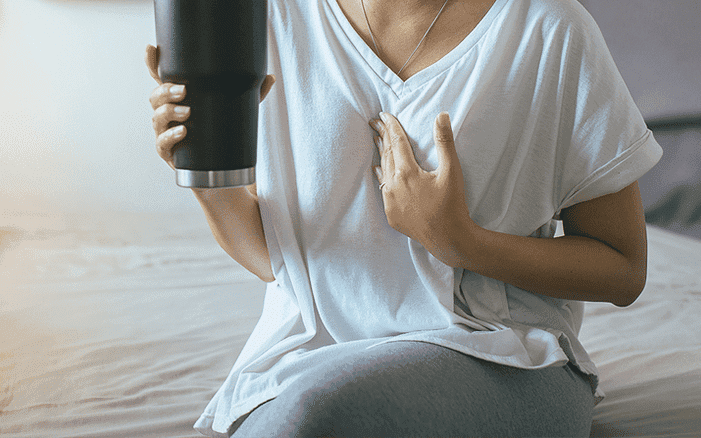 Ợ nóng, ợ, chua, đầy bụng có thể là dấu hiệu của trào ngược