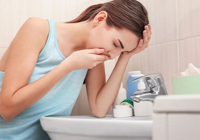 Uống thuốc làm sạch ruột theo đúng chỉ định bác sĩ