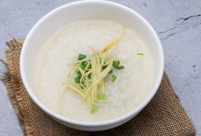 Nên ăn cháo loãng để hạn chế bị trào ngược dạ dày