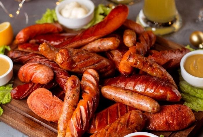 Không nên ăn thực phẩm chế biến sẵn khi bị viêm đại tràng