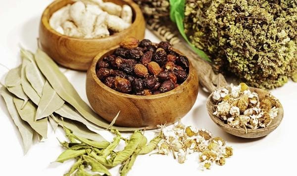 Dùng thảo dược tự nhiên điều trị viêm trực tràng