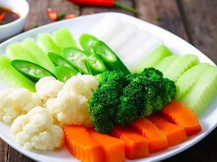 Rau xanh luộc bổ sung nhiều chất xơ và vitamin