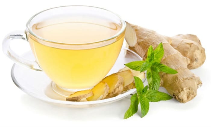 Uống trà gừng ấm sau bữa ăn để hỗ trợ tiêu hóa