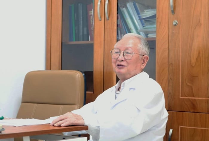 GS.TS. Nguyễn Khánh Trạch  là bác sĩ nổi tiếng trong lĩnh vực tiêu hóa