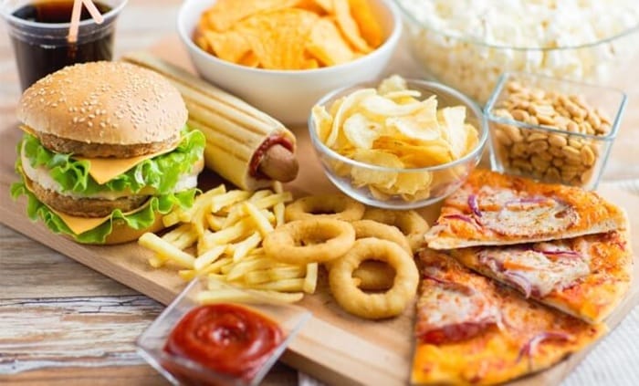 Ăn uống nhiều dầu mỡ, đồ cay dẫn tới viêm đại tràng