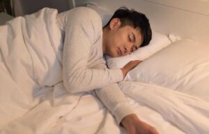 Trào ngược dạ dày nằm nghiêng bên nào?