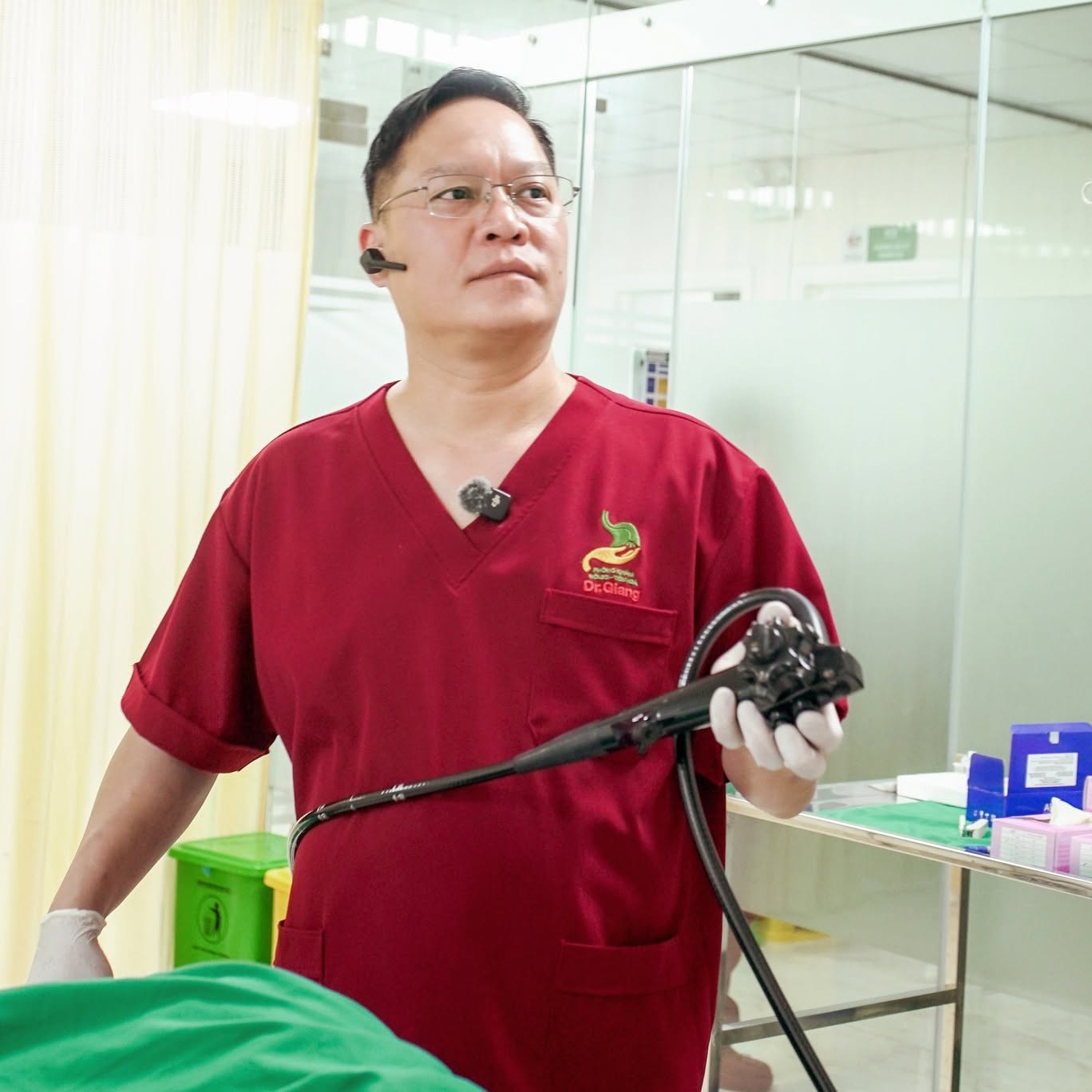 Quá trình nội soi cho cô Kim diễn ra nhanh chóng, không gây đau