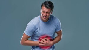 Đau bụng quặn từng cơn là dấu hiệu bệnh gì? Có nguy hiểm không