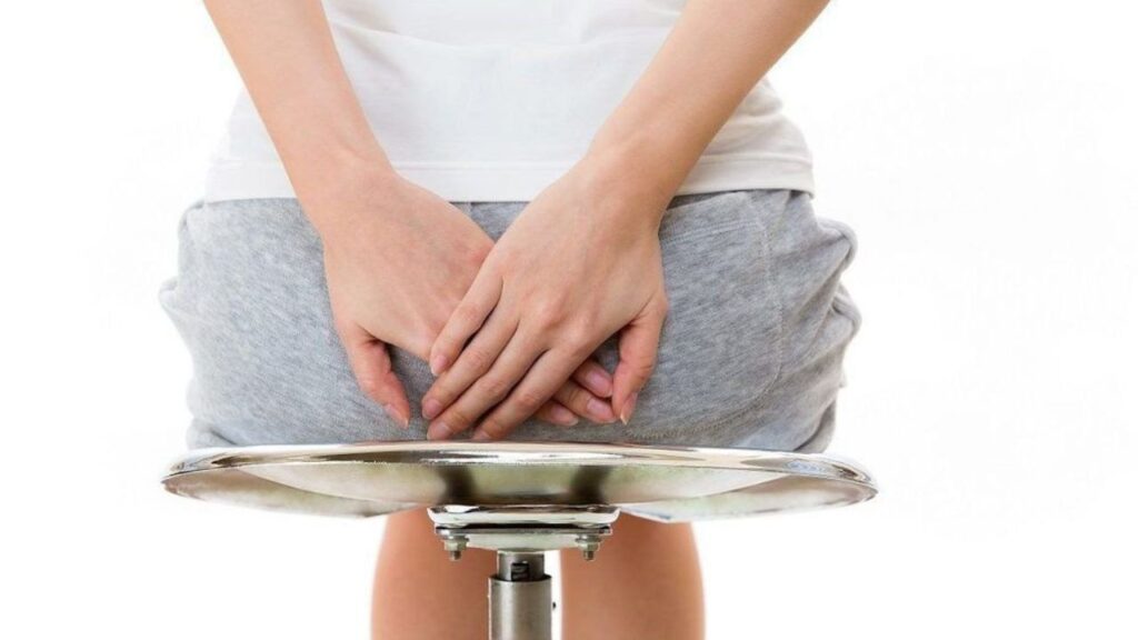 Đau hậu môn khi ngồi là dấu hiệu trĩ hay áp xe hậu môn