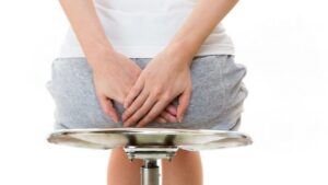 Đau hậu môn khi ngồi là dấu hiệu trĩ hay áp xe hậu môn