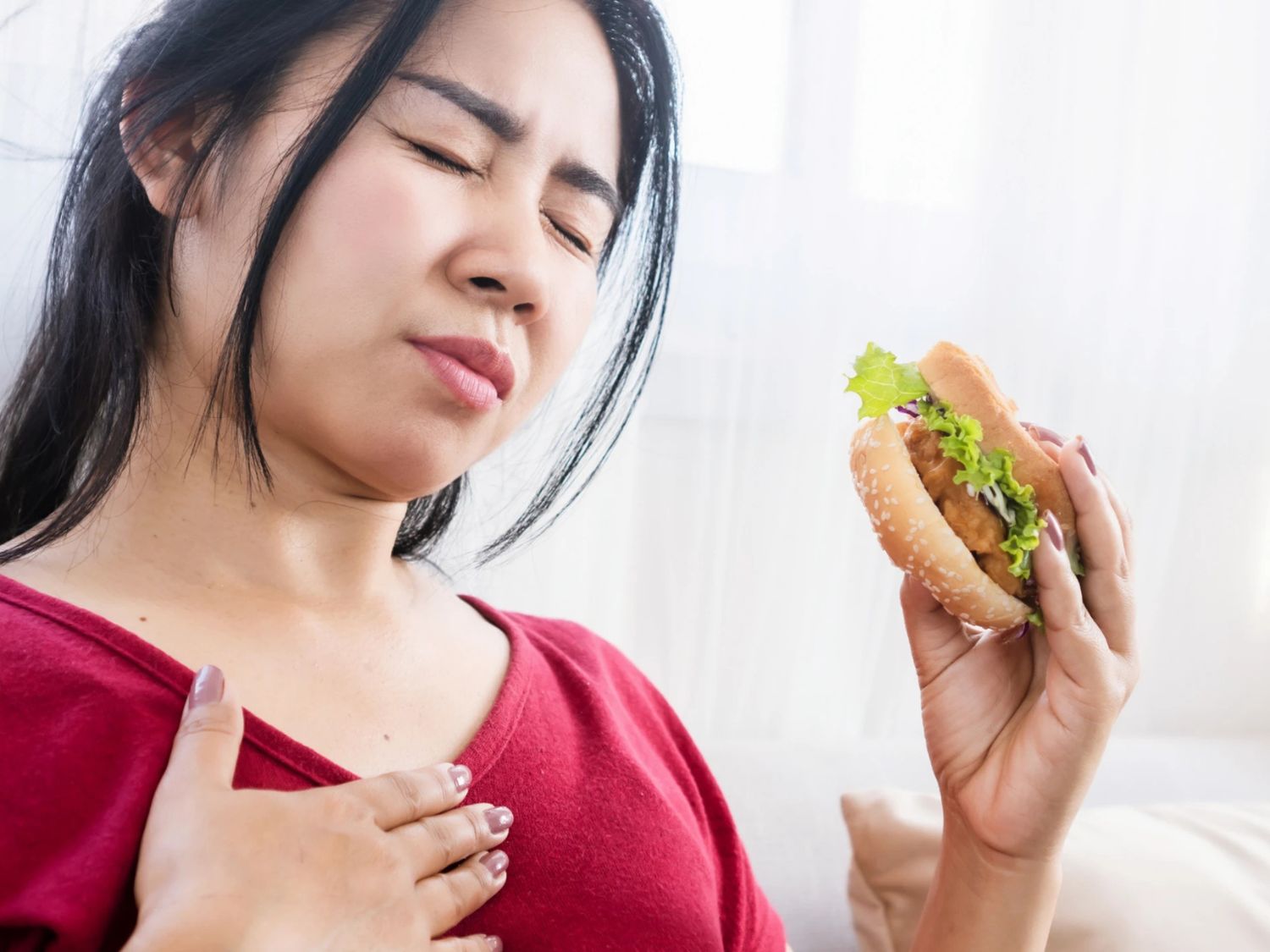 Nếu chán ăn, đầy bụng kéo dài người bệnh nên đi thăm khám