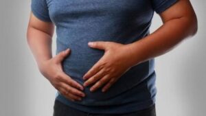 Đầy bụng khó tiêu kéo dài là dấu hiệu bệnh gì? Khi nào cần đi khám?
