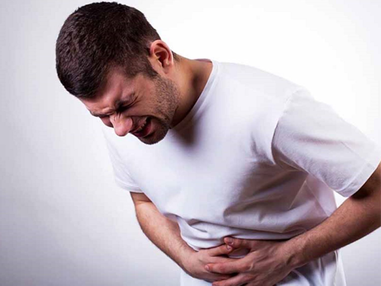 Đau bụng dữ dội kèm theo đi ngoài bất thường