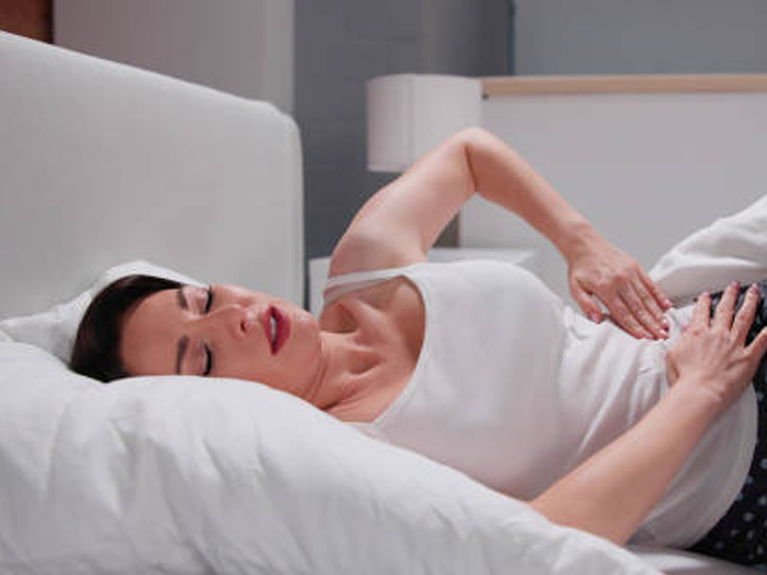 Đau bụng kéo dài cần khám tiêu hóa sớm