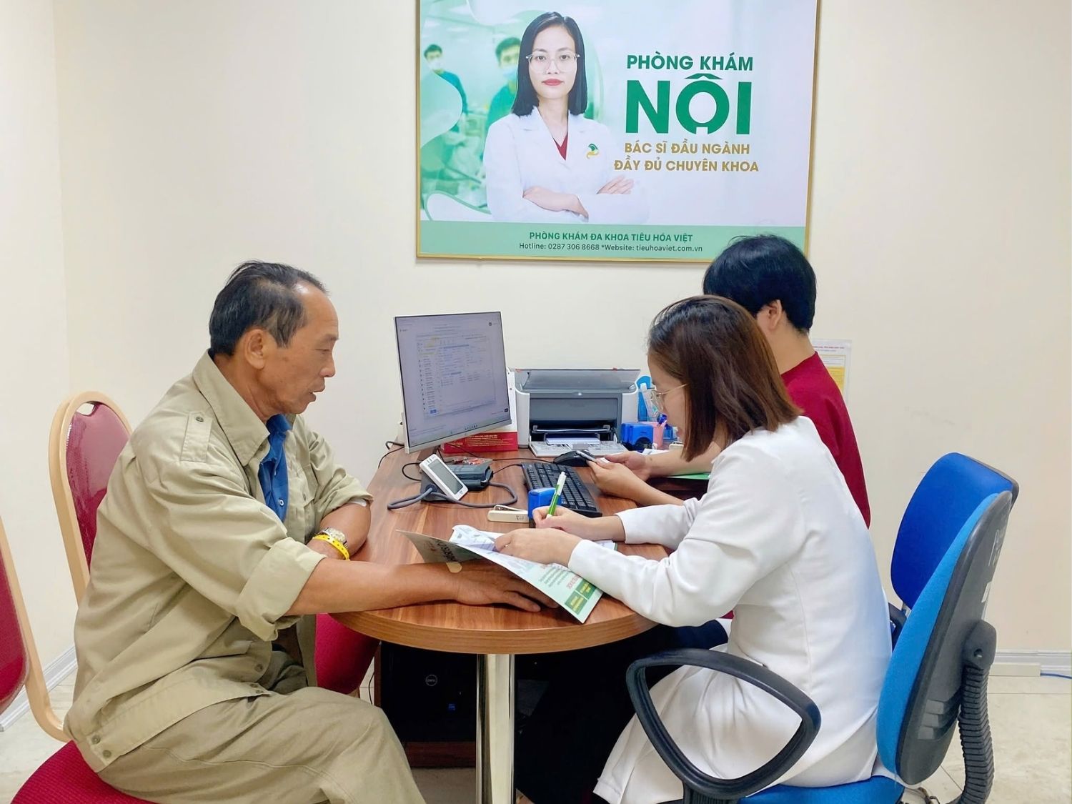 Thông báo đầy đủ tiền sử bệnh cho bác sĩ khi thăm khám