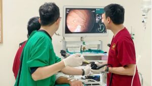 Nên nội soi ở bệnh viện công hay phòng khám tư? Bác sĩ giải đáp