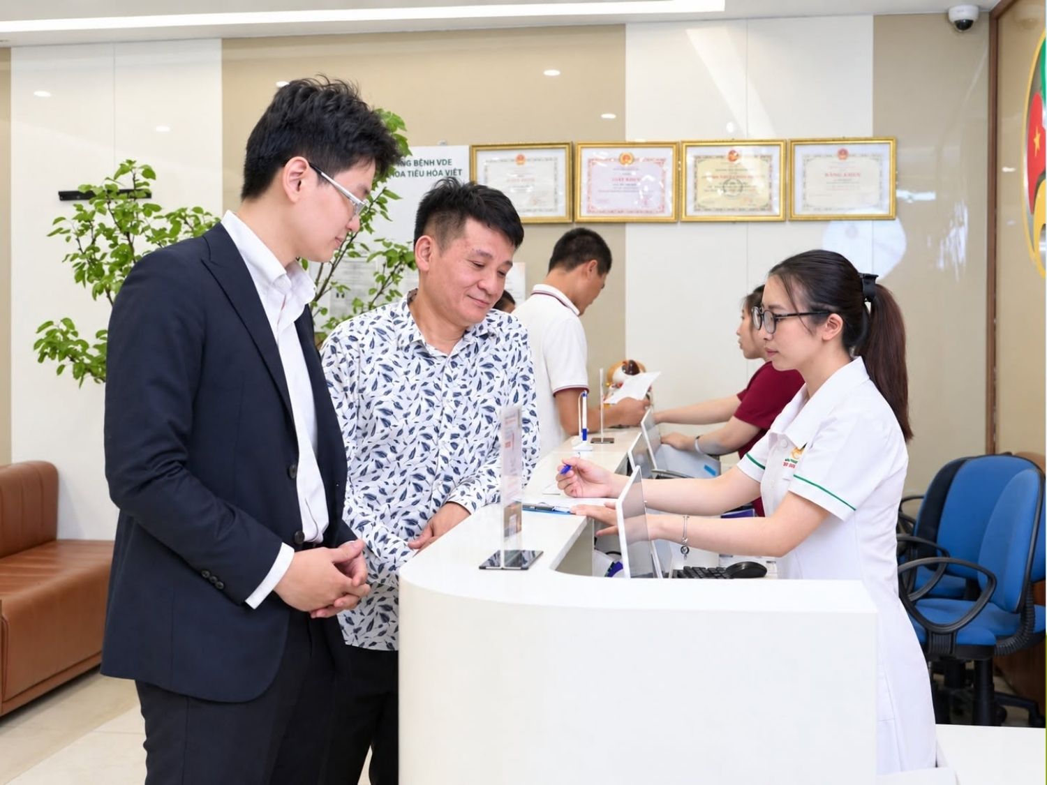 Hỏi rõ danh mục gói dịch vụ khi đến tư vấn