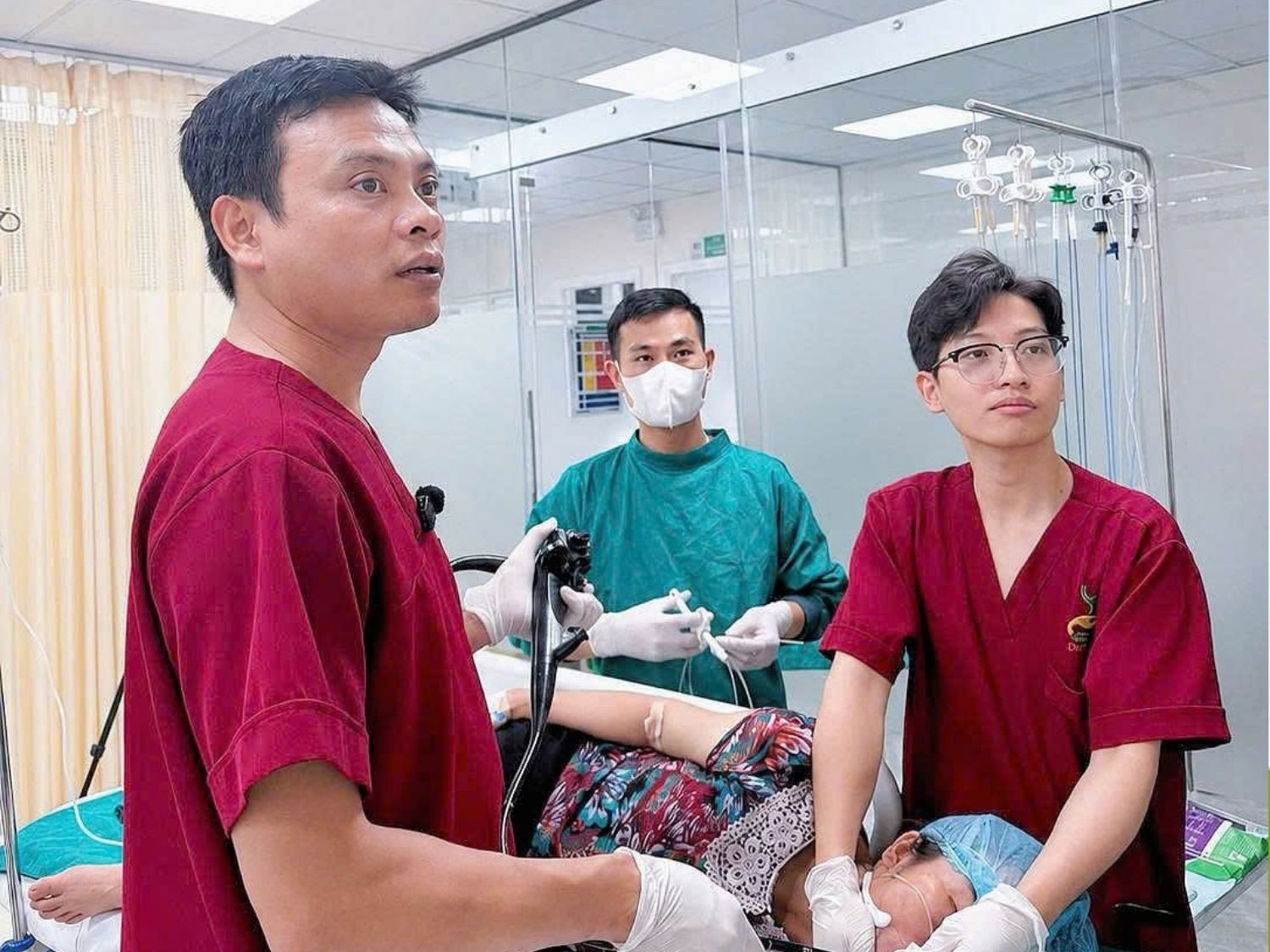 Đội ngũ bác sĩ có kinh nghiệm về nội soi, chẩn đoán và điều trị