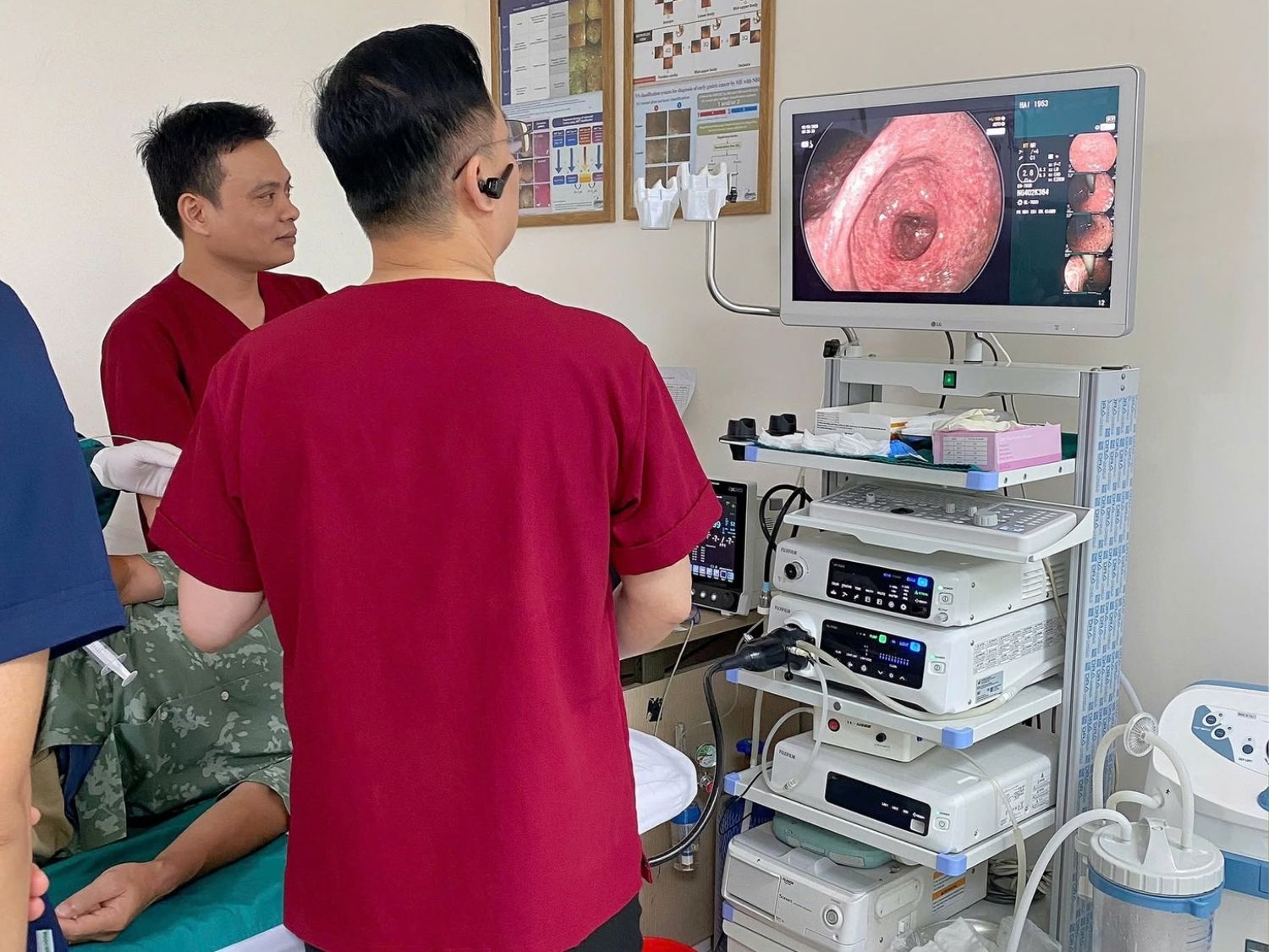 Nhiều người sợ nội soi vì sợ cảm giác buồn nôn