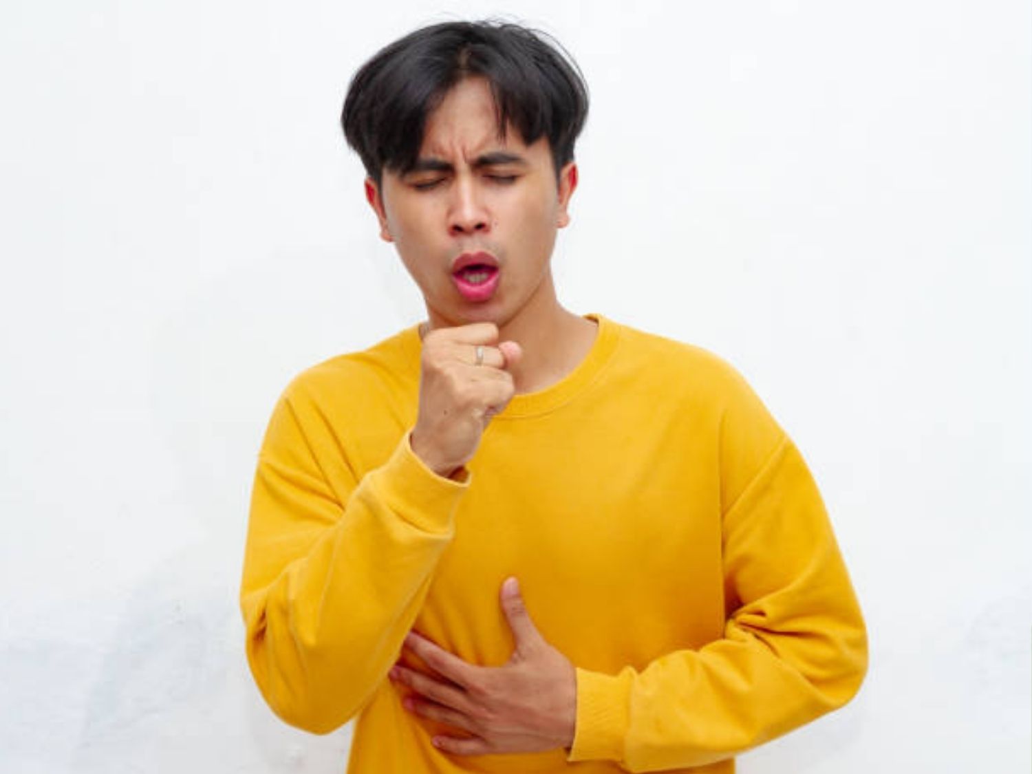 Khàn tiếng và ho kéo dài là biến chứng do trào ngược