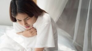 Trào ngược dạ dày về đêm phải làm sao? Cách giảm triệu chứng trào ngược