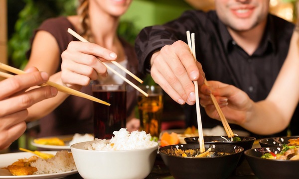 Vi khuẩn HP tái phát khi ăn chung bát đũa, dùng chung đồ cá nhân