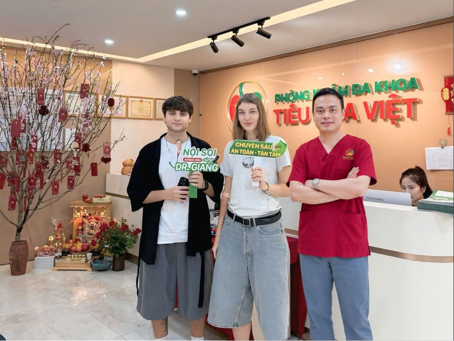António và Anna đăng ký combo nội soi dạ dày và đại tràng