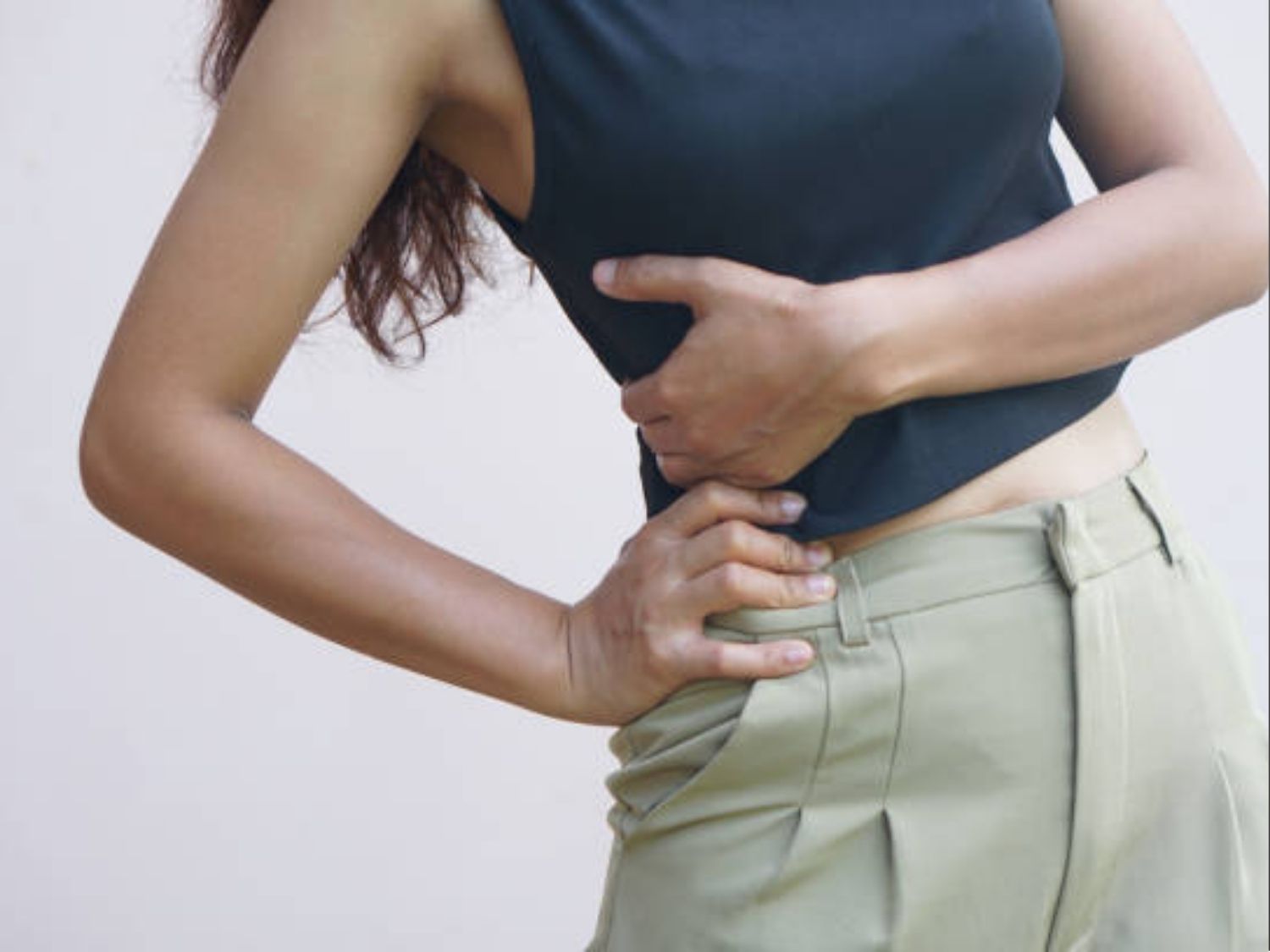 Đau bụng râm râm cần đi nội soi