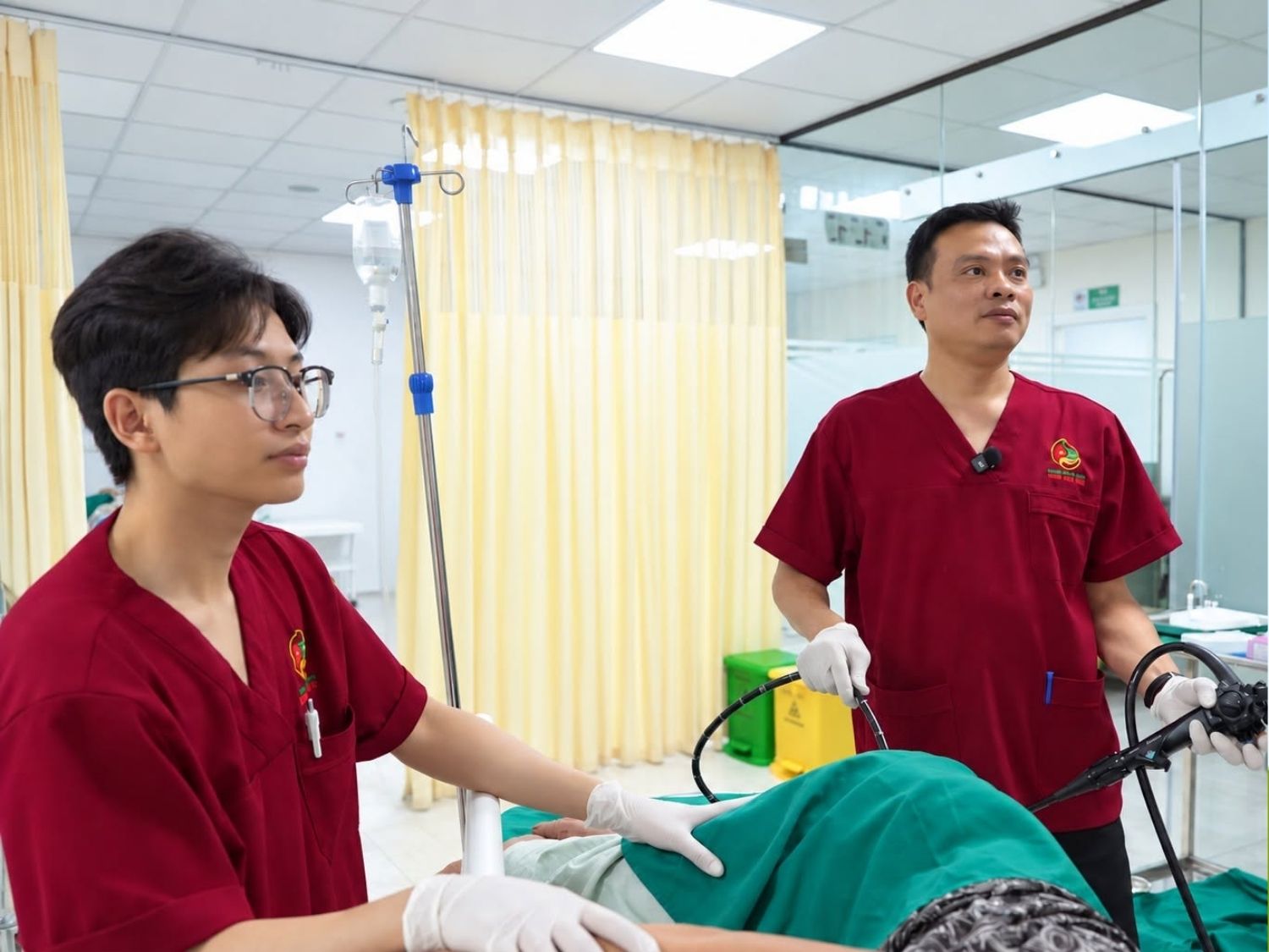 khách hàng nội soi định kỳ kiểm tra sức khỏe