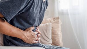 Đau bụng dữ dội kèm nôn ra máu có phải loét dạ dày biến chứng không?