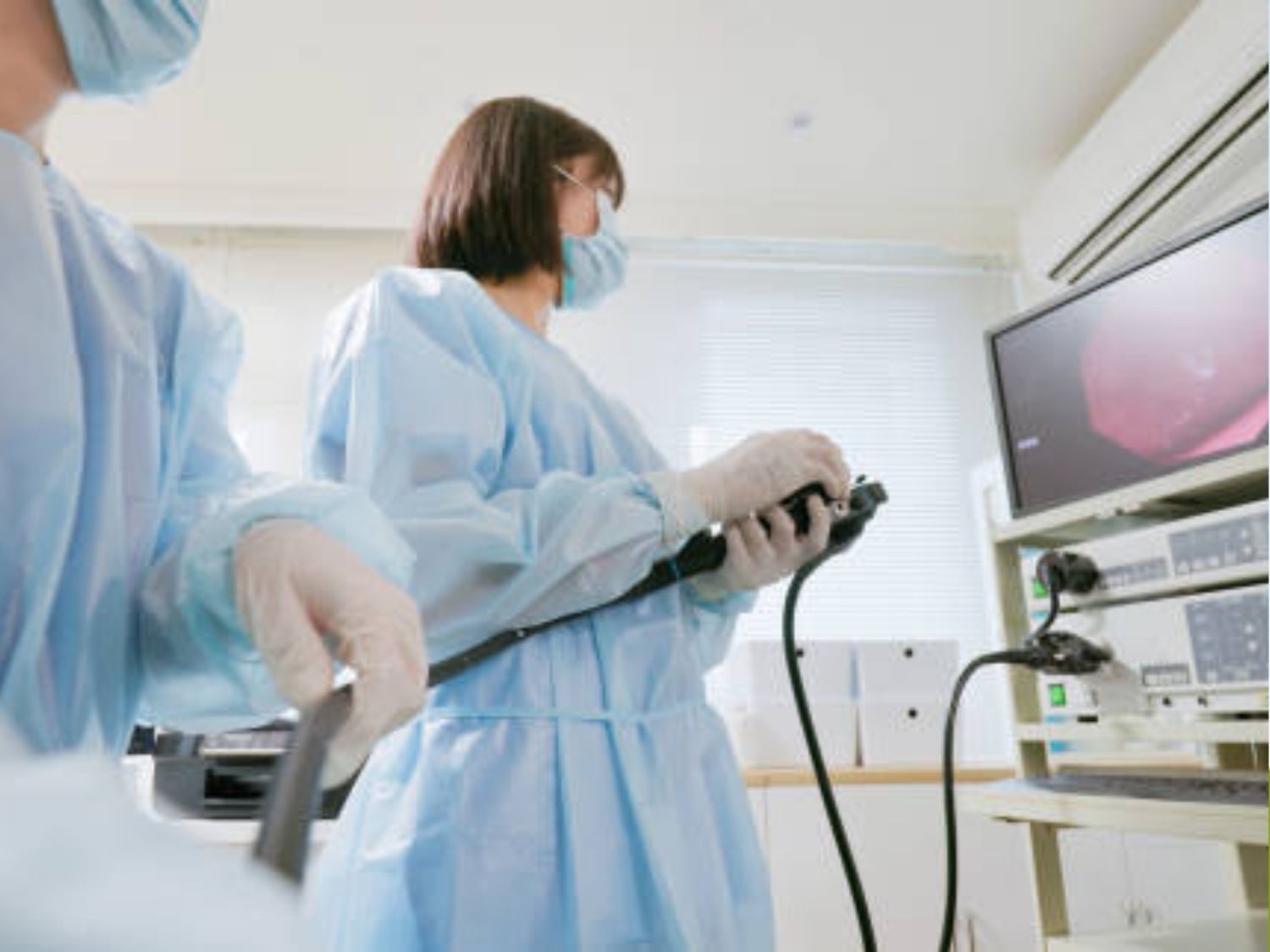 Khi nội soi đại tràng, việc bơm hơi (hoặc khí CO2) vào lòng ruột có mục đích làm căng phồng