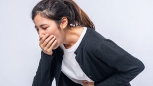 Buồn nôn và nôn sau ăn nhiều ngày có nguy hiểm không? Khi nào cần đi khám?