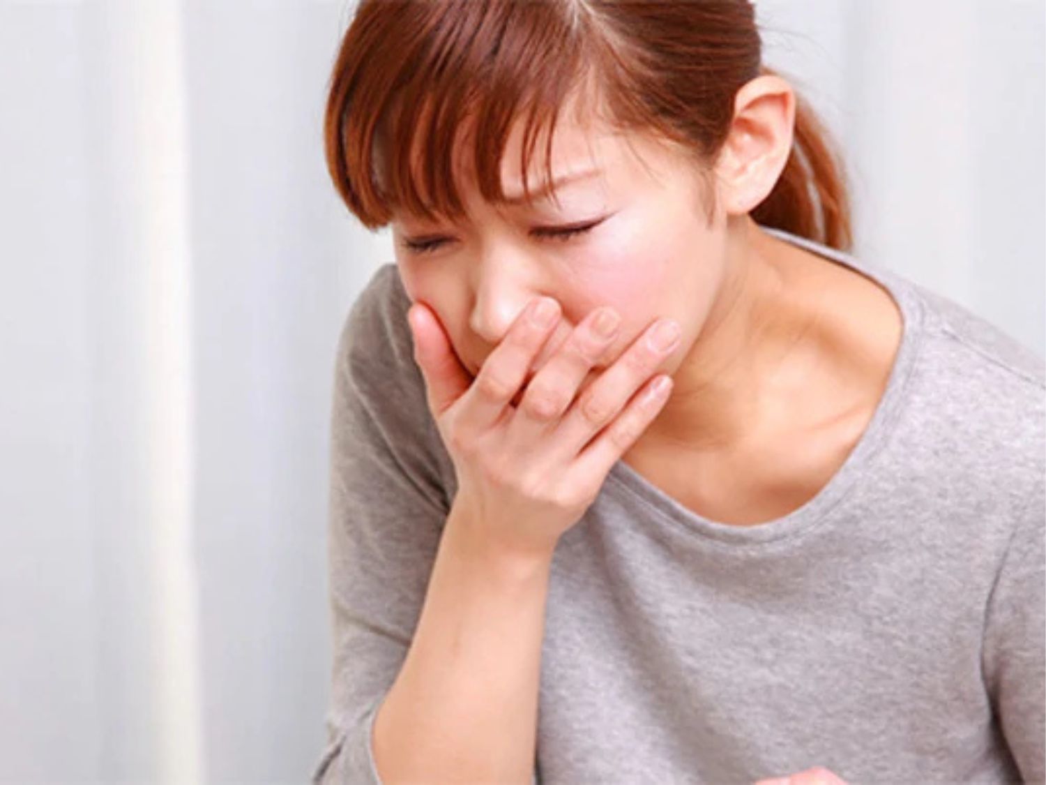 Nôn nhiều, kéo dài hoặc không cải thiện cần được thăm khám để xác định nguyên nhân và hạn chế nguy cơ mất nước, rối loạn điện giải cùng các biến chứng khác.