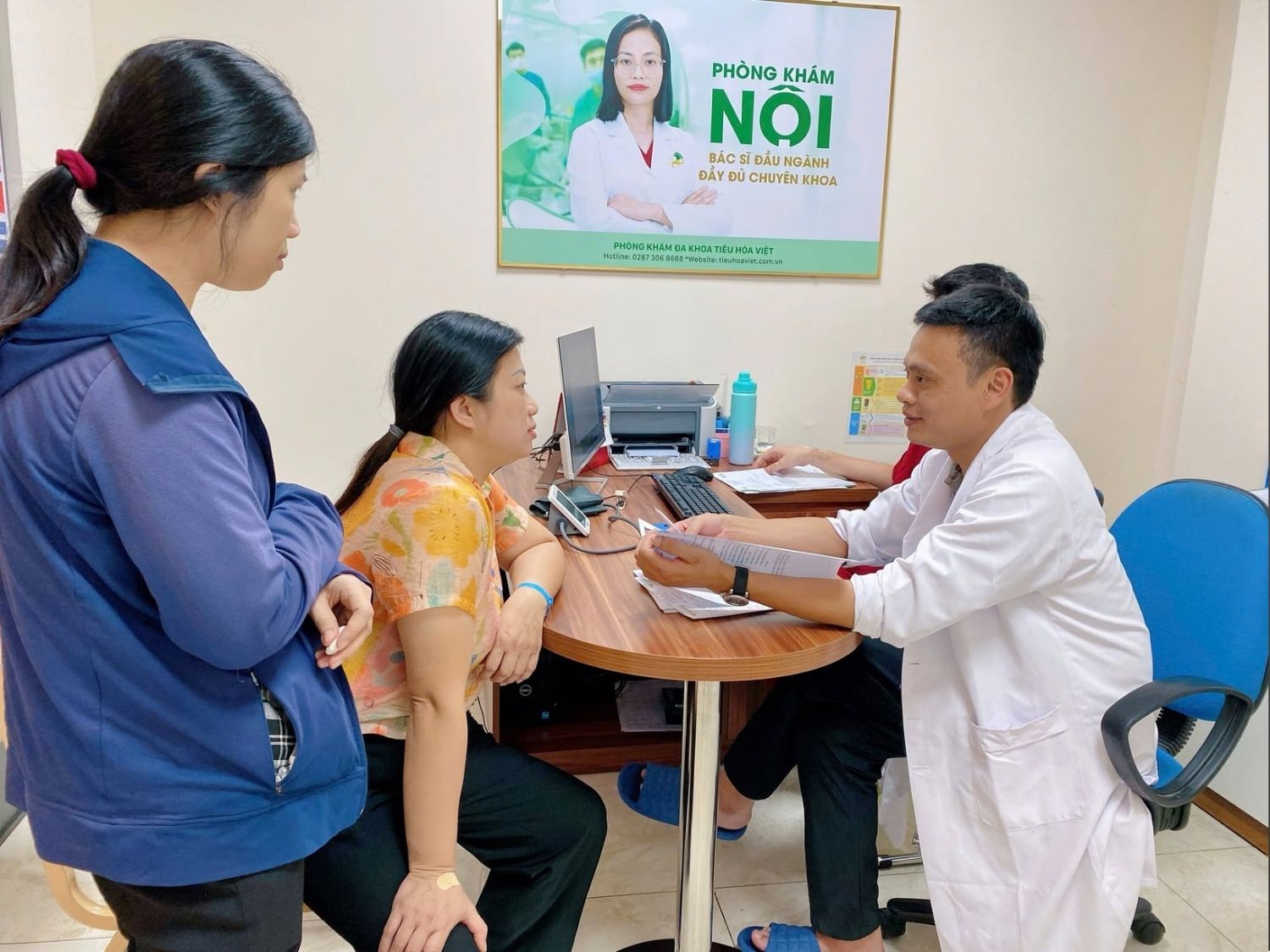Bác sĩ khai thác triệu chứng, tiền sử bệnh