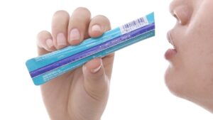 Tự mua thuốc dạ dày ở hiệu thuốc có được không? Khi nào cần đi khám?
